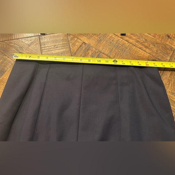 Akris Punto Navy Midi Skirt in size 12. Great condition! Front zip - Picture 12 of 16